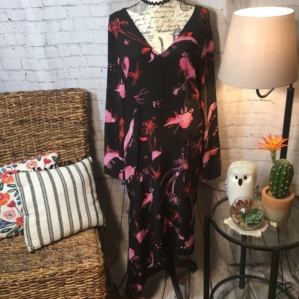 TOPSHOP BOUTIQUE 100% silk v neck and back dress